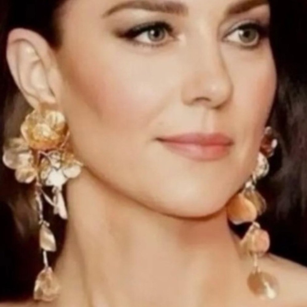 Zara Gold Floral Earrings Prince Kate Middleton - Picture 7 of 7